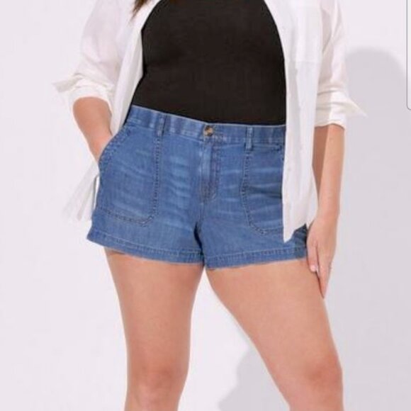 Torrid Chambray Utility Blue Pocket Relaxed Denim Plus Lightweight Shorts 24 - Picture 1 of 10
